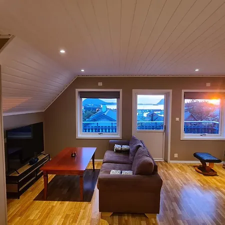Loftsleilighet Med Sjoutsikt