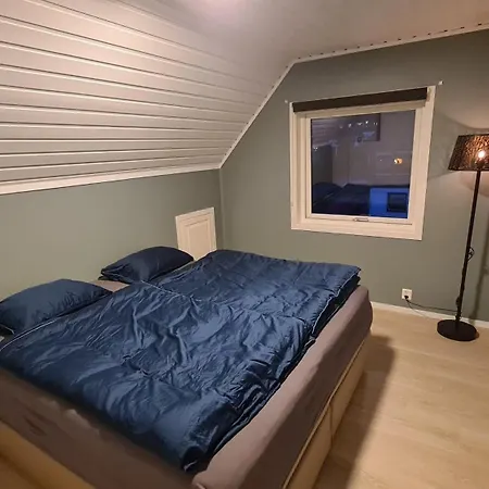 Loftsleilighet Med Sjoutsikt Florø