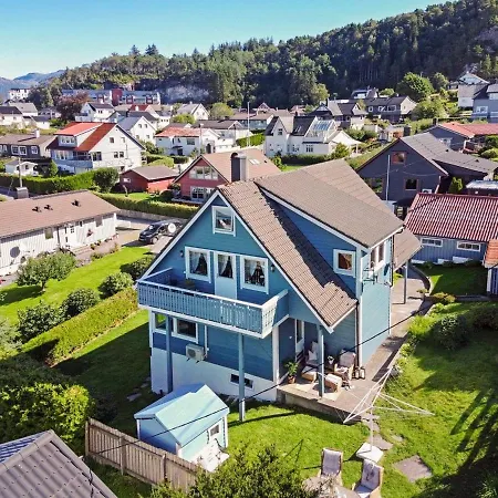 Loftsleilighet Med Sjoutsikt * Florø